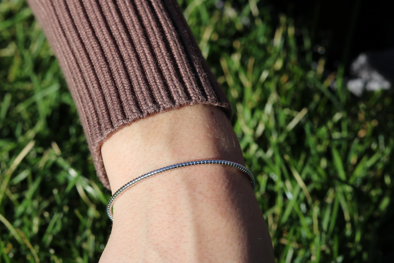 Solid Thin Swirled Bangle