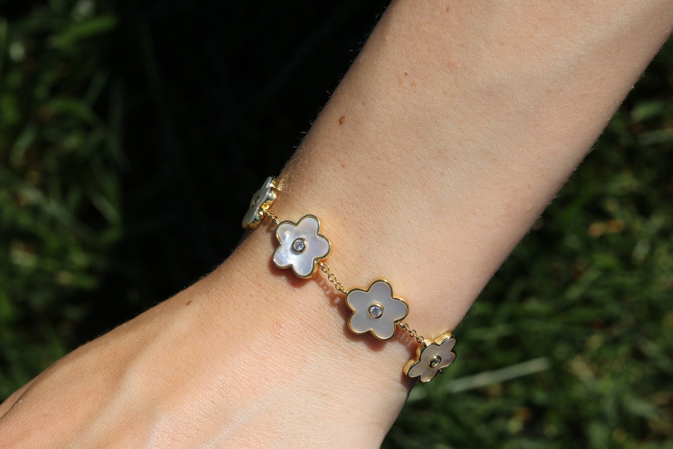Gold Inner Detail Floral Bracelet