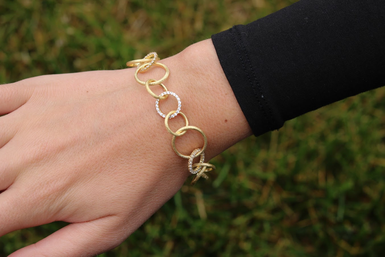 Circular Gold Link Bracelet